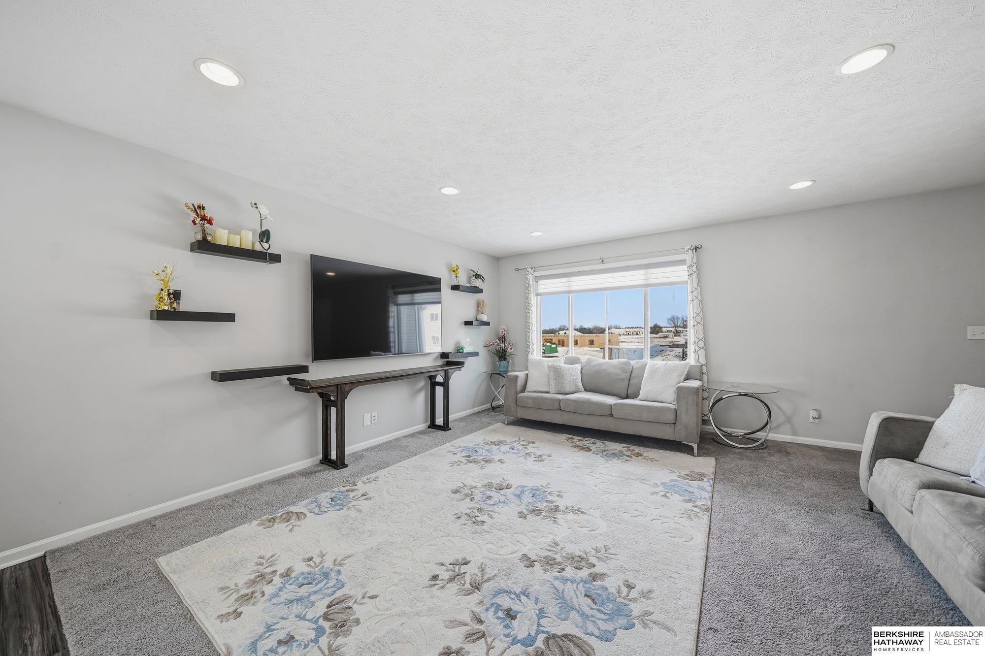 Lincoln, Nebraska 68516, United States, 4 Bedrooms Bedrooms, ,3 BathroomsBathrooms,Residential,Active,251002