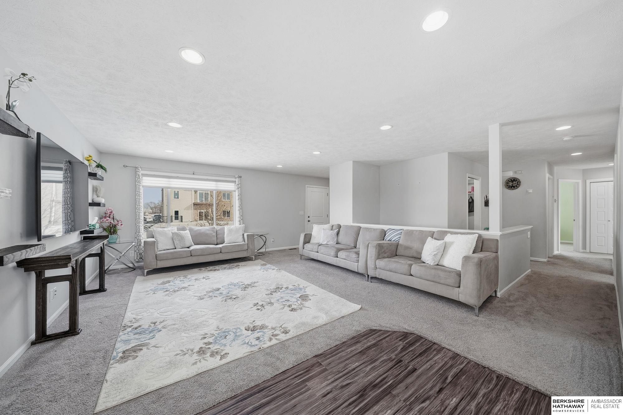 Lincoln, Nebraska 68516, United States, 4 Bedrooms Bedrooms, ,3 BathroomsBathrooms,Residential,Active,251002