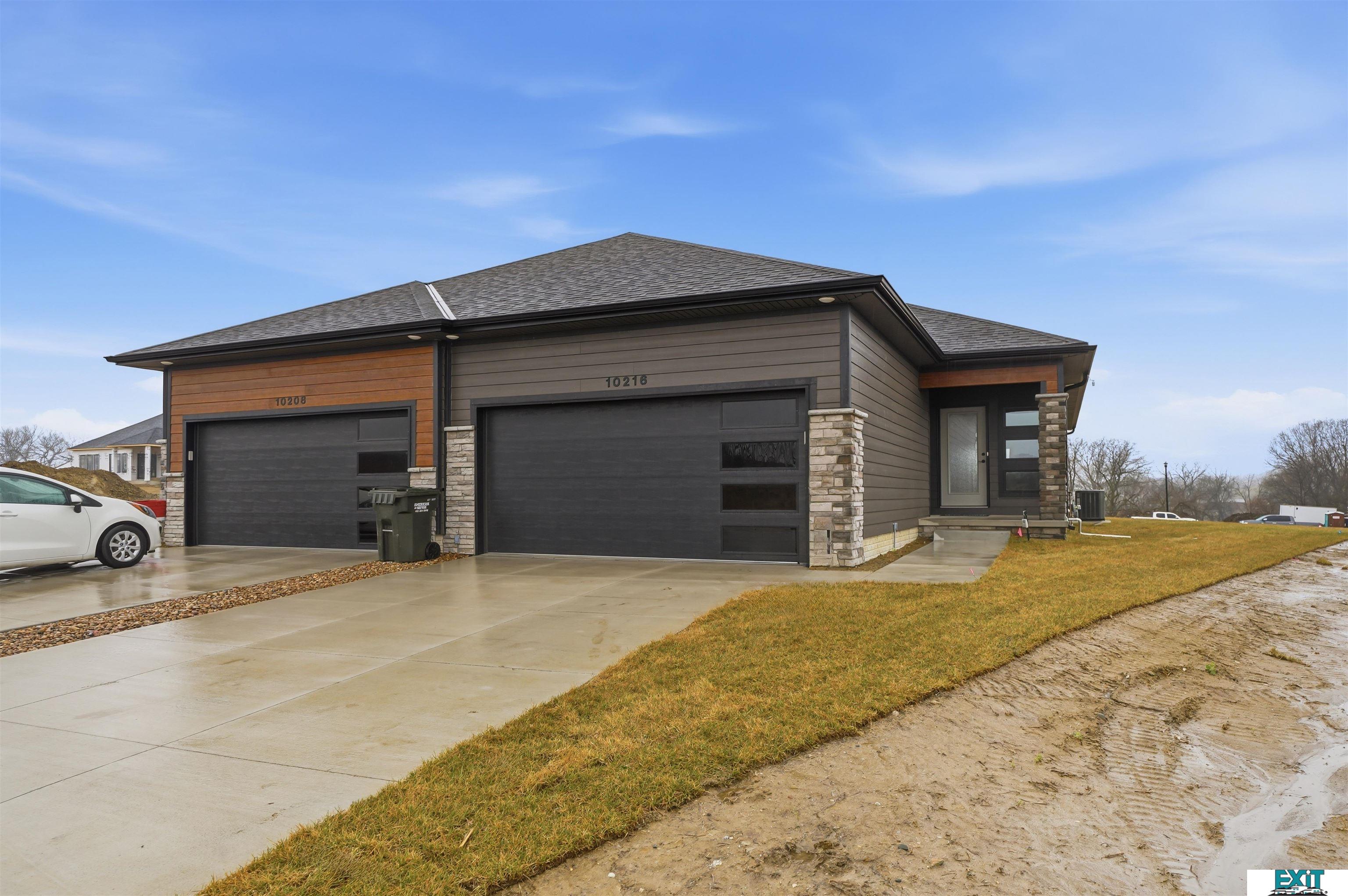 10200 Hascall Circle - Photo 2