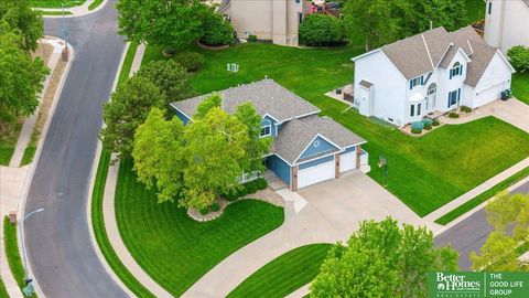 Photo of 908 Wicklow Road, Papillion, NE 68046 (MLS # 22528885)