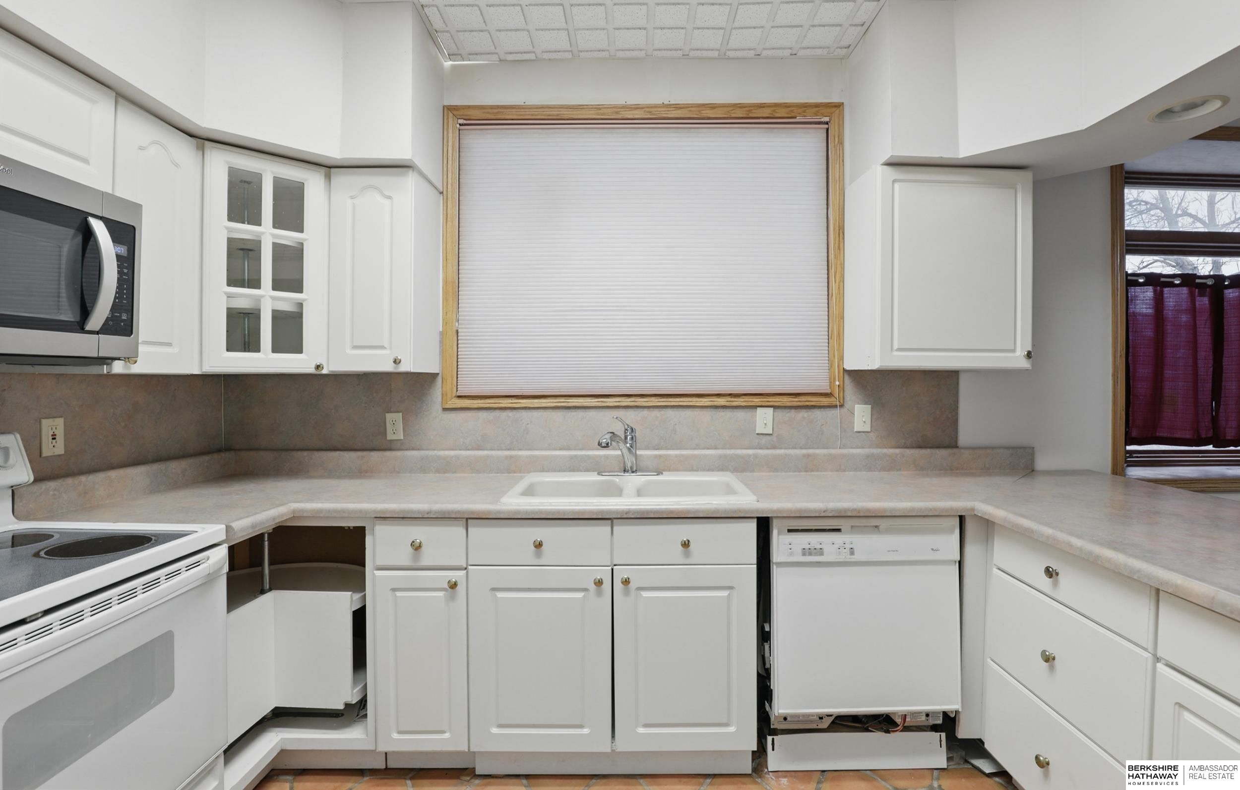 Lincoln, Nebraska 68502, United States, 8 Bedrooms Bedrooms, ,6 BathroomsBathrooms,Residential,Active,93840