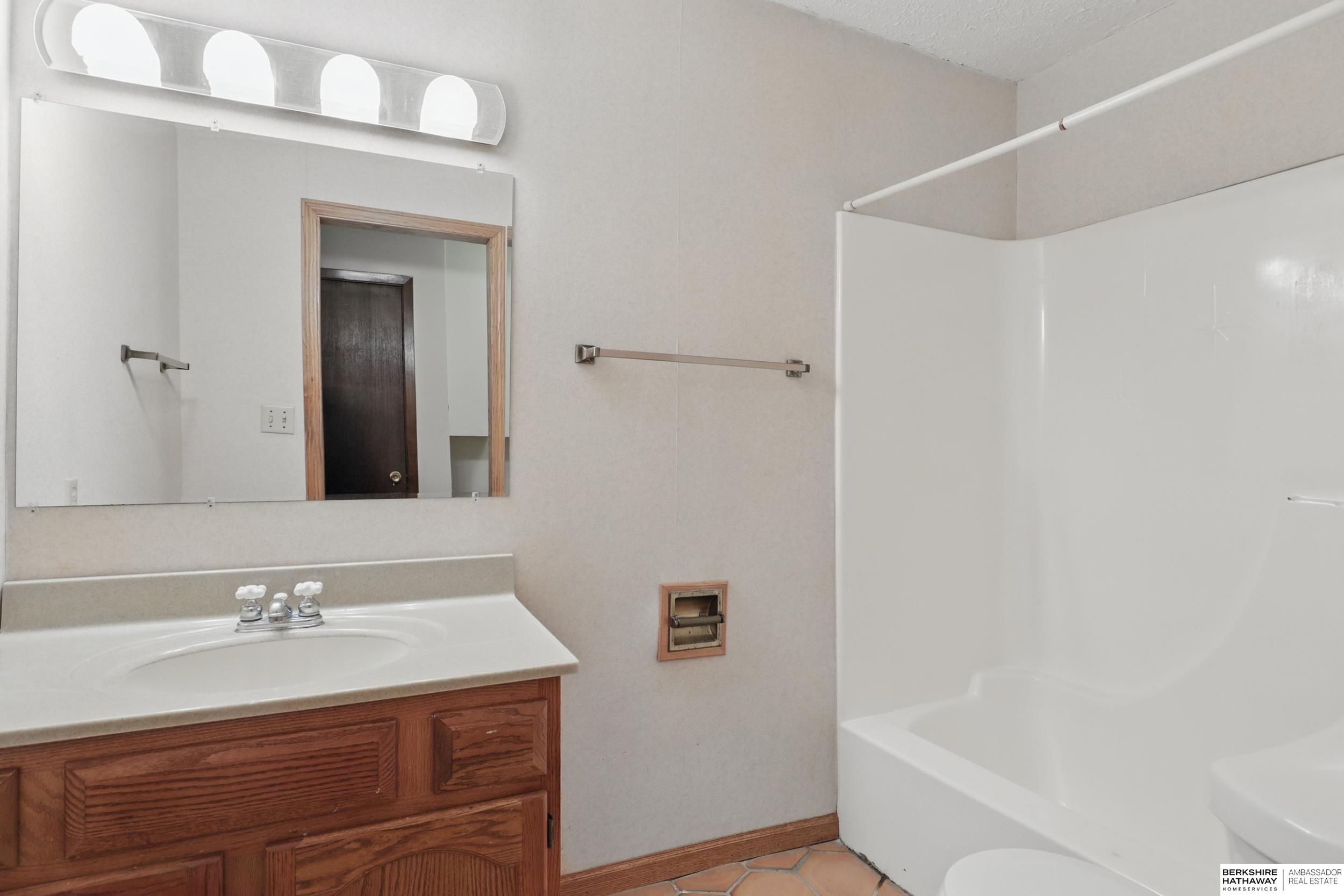 Lincoln, Nebraska 68502, United States, 8 Bedrooms Bedrooms, ,6 BathroomsBathrooms,Residential,Active,93840