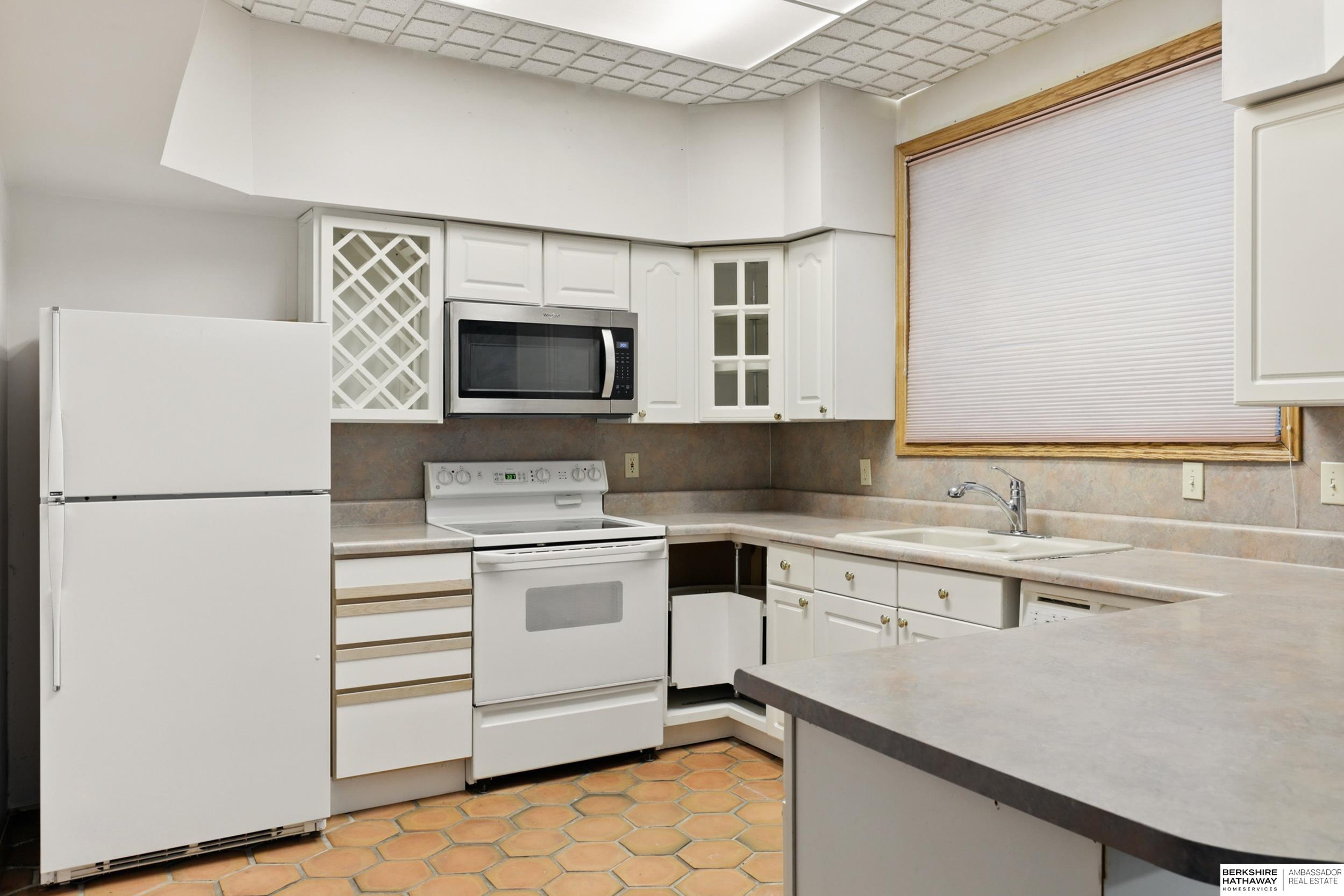 Lincoln, Nebraska 68502, United States, 8 Bedrooms Bedrooms, ,6 BathroomsBathrooms,Residential,Active,93840