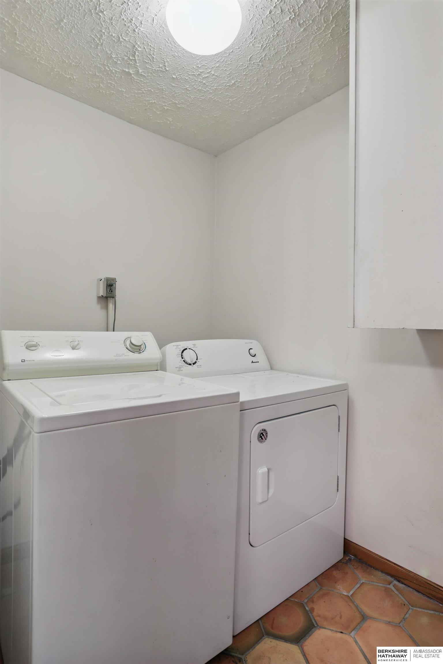 Lincoln, Nebraska 68502, United States, 8 Bedrooms Bedrooms, ,6 BathroomsBathrooms,Residential,Active,93840