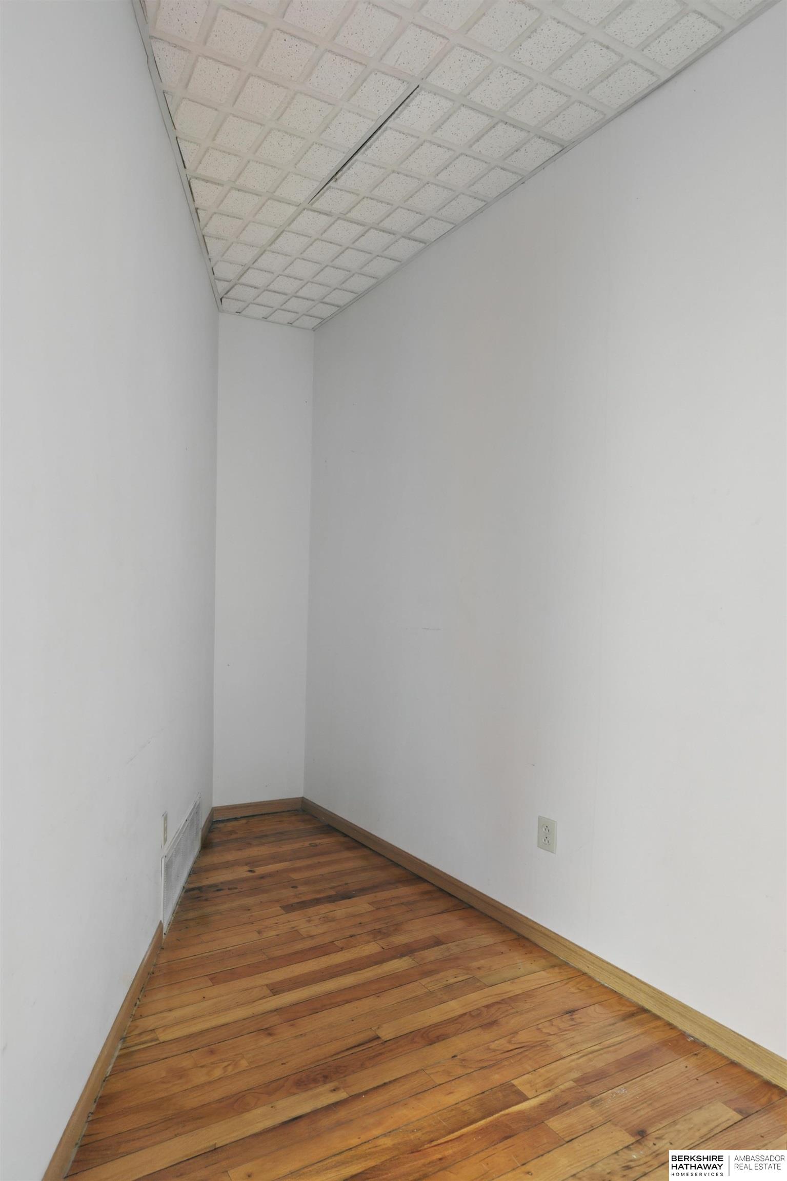 Lincoln, Nebraska 68502, United States, 8 Bedrooms Bedrooms, ,6 BathroomsBathrooms,Residential,Active,93840