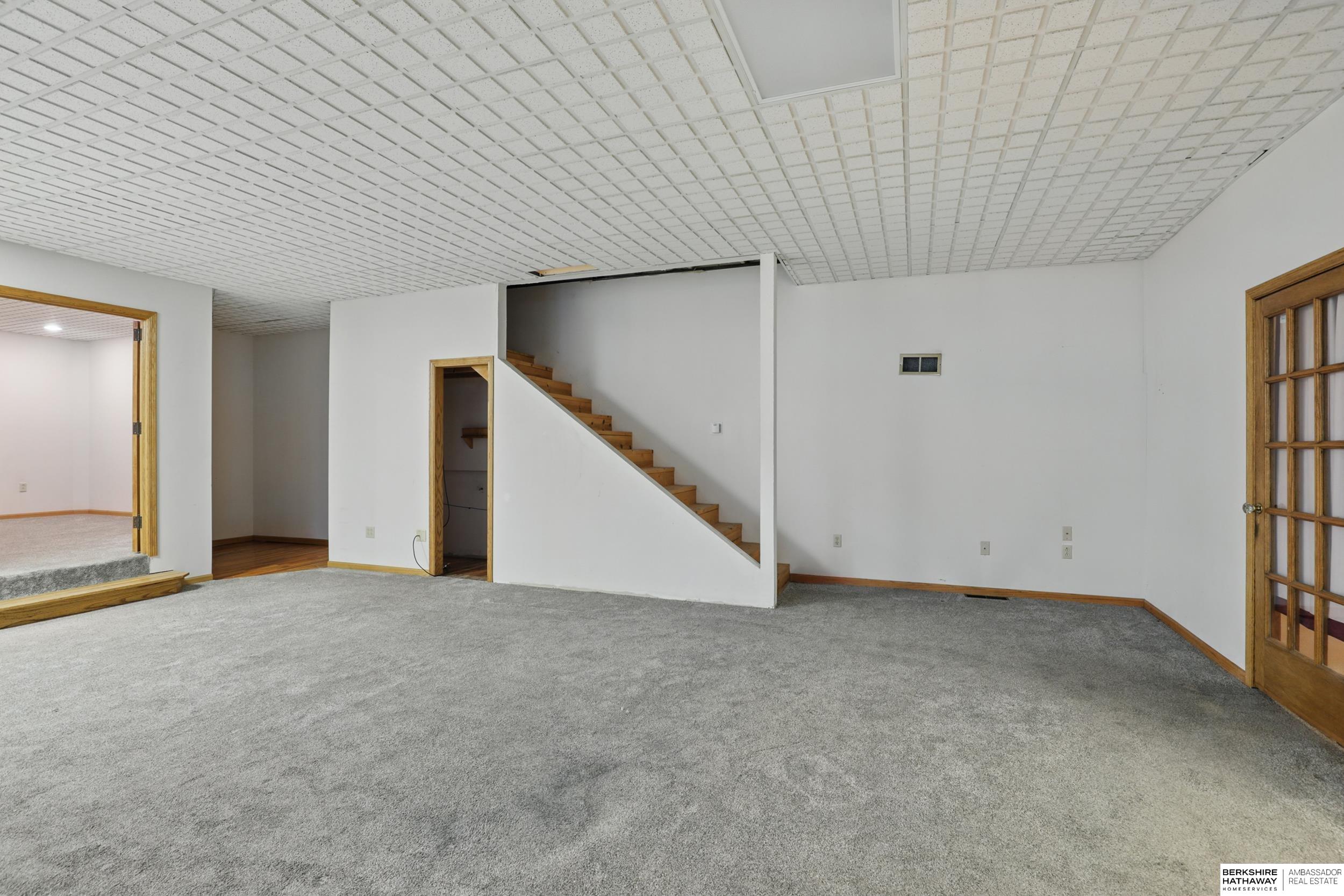 Lincoln, Nebraska 68502, United States, 8 Bedrooms Bedrooms, ,6 BathroomsBathrooms,Residential,Active,93840