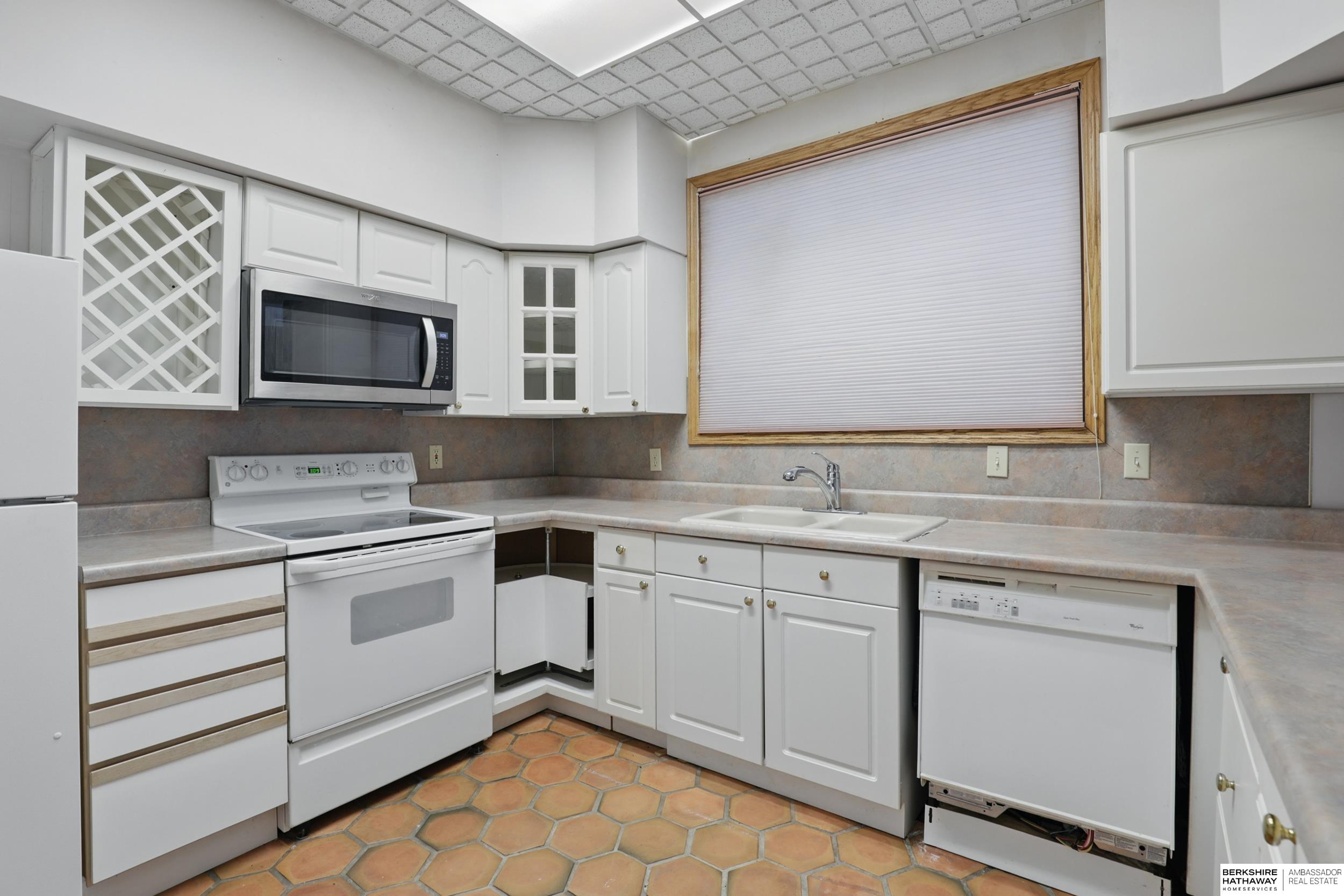 Lincoln, Nebraska 68502, United States, 8 Bedrooms Bedrooms, ,6 BathroomsBathrooms,Residential,Active,93840