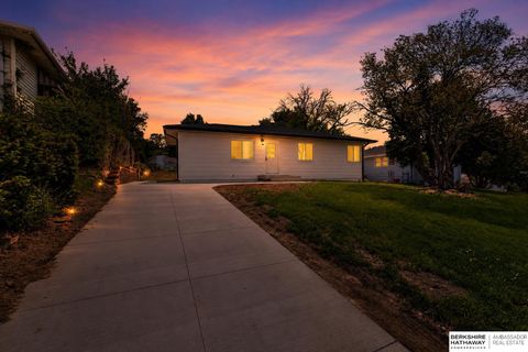 Photo of 3911 Gertrude Terrace, Bellevue, NE 68147 (MLS # 22612742)