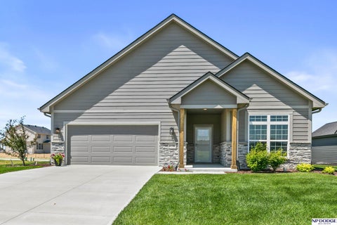 Photo of 12388 Horizon Street, Papillion, NE 68046 (MLS # 22616623)