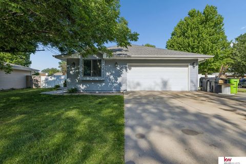 Photo of 6401 Densmore Road RD, Lincoln, NE 68512 (MLS # 22613799)