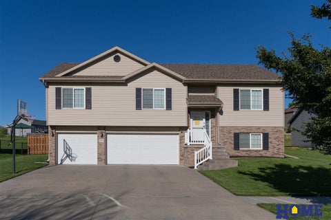 Photo of 7535 S 81 Street, Lincoln, NE 68516 (MLS # 22616814)