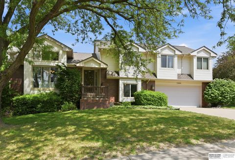 Photo of 13434 Sherwood Avenue, Omaha, NE 68164 (MLS # 22613567)
