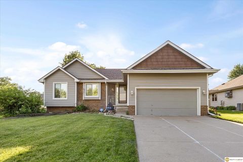 Photo of 400 Fleetwood Drive, Papillion, NE 68133 (MLS # 22621219)