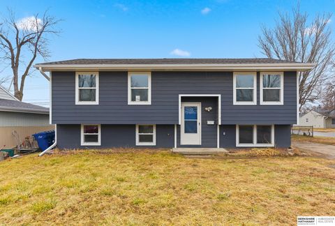 Photo of 1218 Mayper Drive, Carter Lake, IA 51510 (MLS # 22601523)