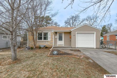 Photo of 1319 S 49Th Street, Lincoln, NE 68510 (MLS # 22605493)