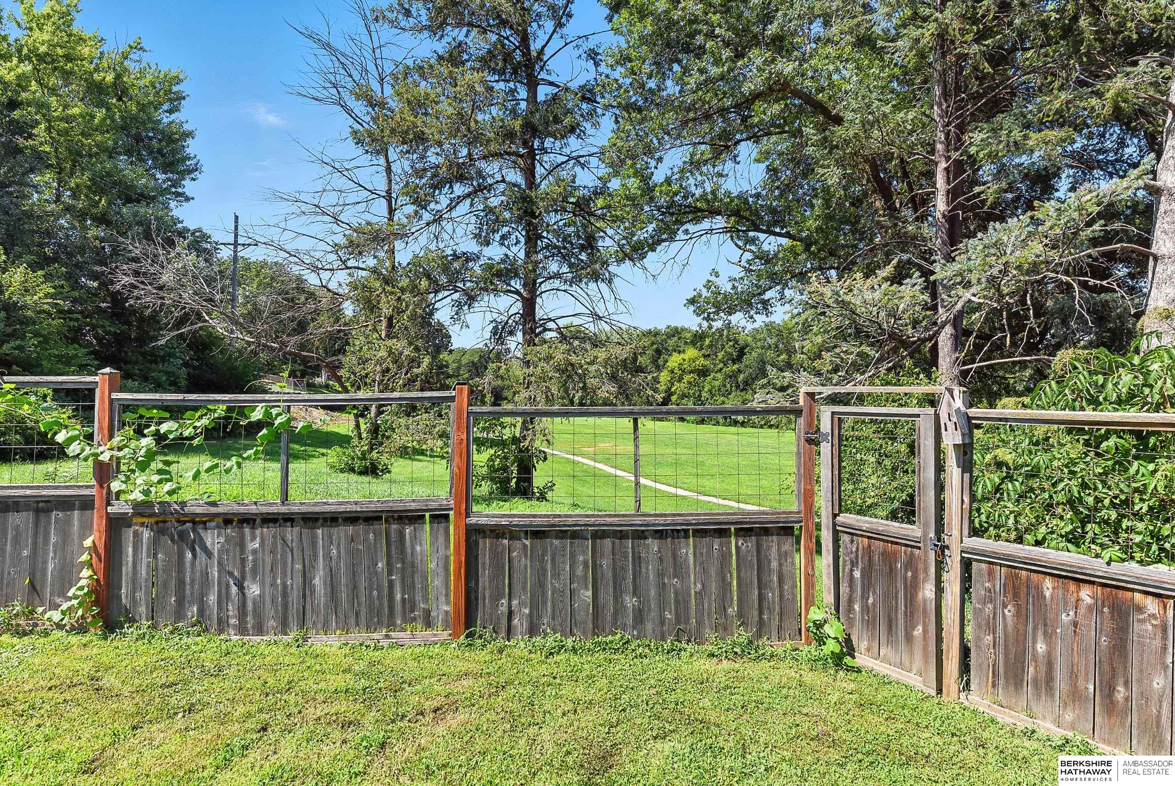 Omaha, Nebraska 68105, United States, 4 Bedrooms Bedrooms, ,3 BathroomsBathrooms,Residential,Active,229372