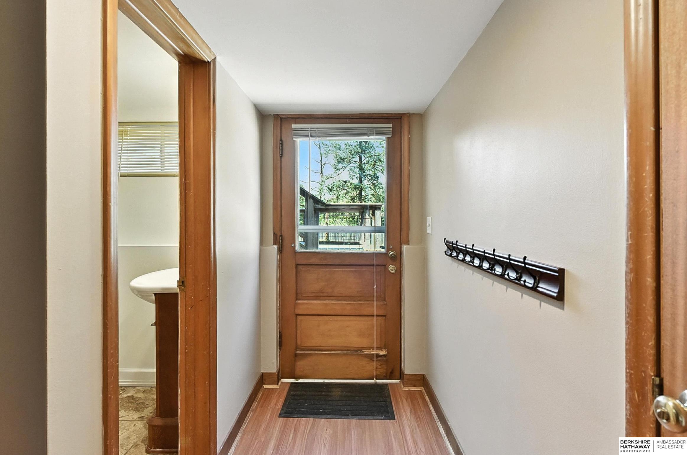 Omaha, Nebraska 68105, United States, 4 Bedrooms Bedrooms, ,3 BathroomsBathrooms,Residential,Active,229372