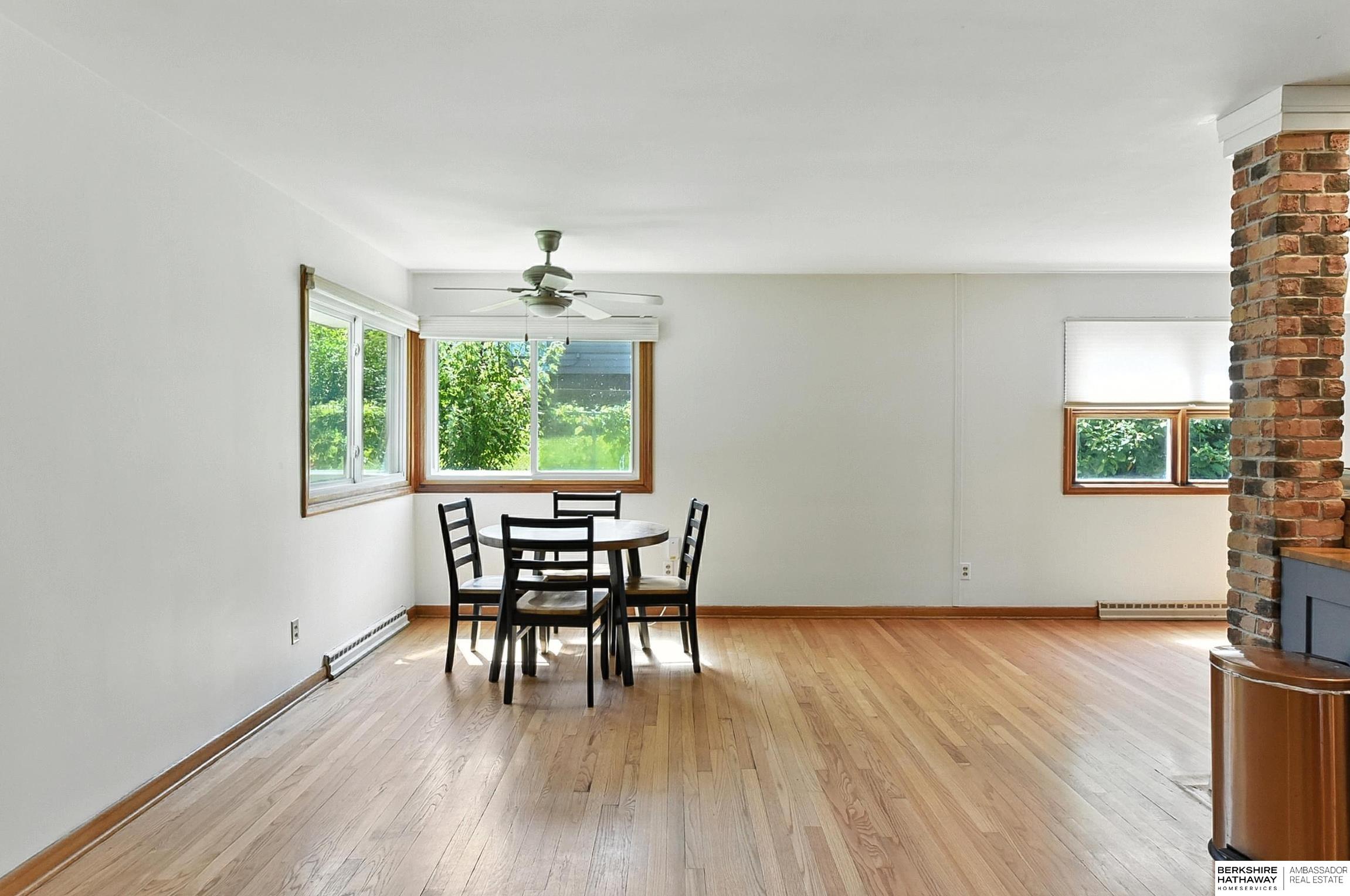 Omaha, Nebraska 68105, United States, 4 Bedrooms Bedrooms, ,3 BathroomsBathrooms,Residential,Active,229372