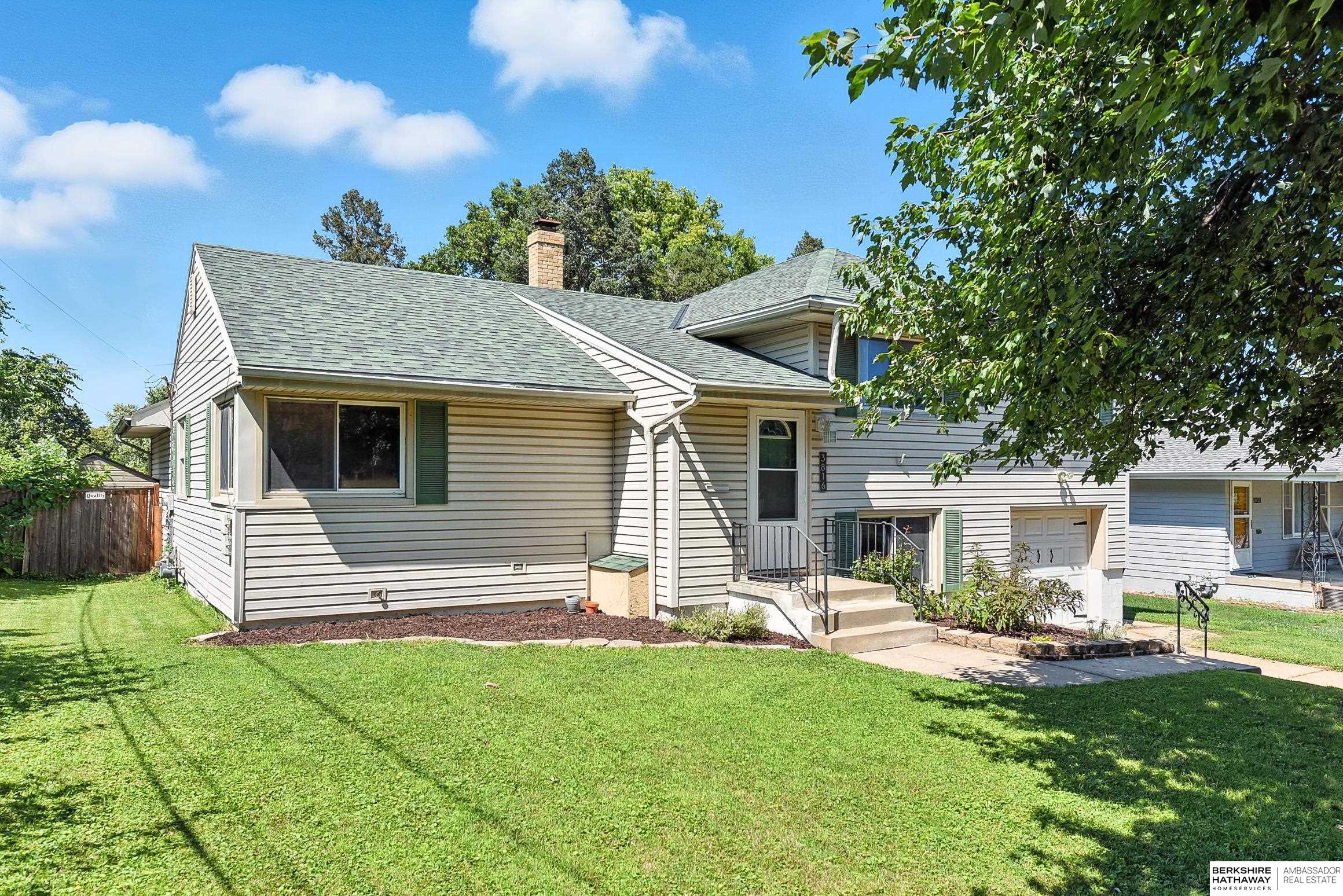 Omaha, Nebraska 68105, United States, 4 Bedrooms Bedrooms, ,3 BathroomsBathrooms,Residential,Active,229372