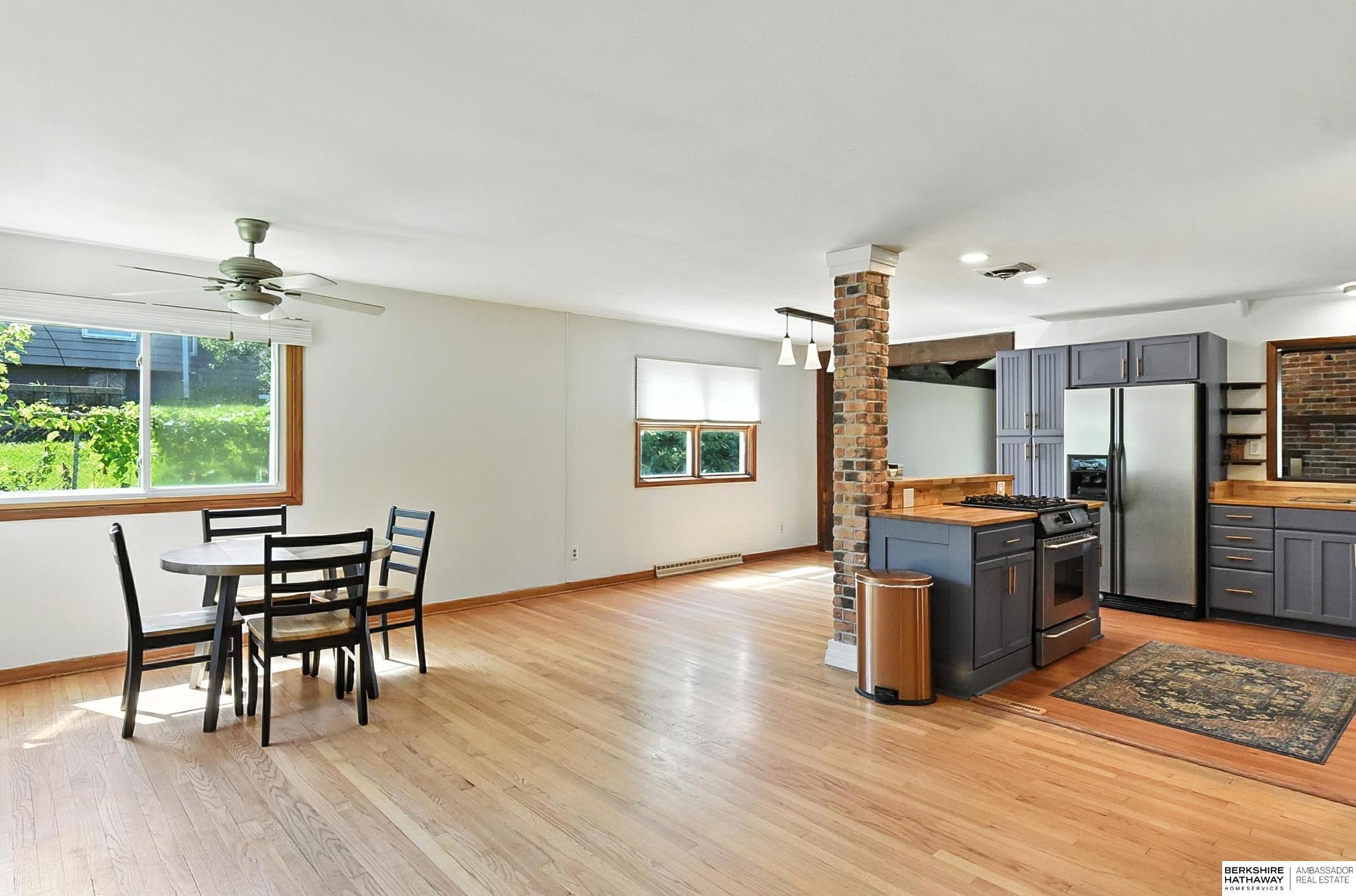 Omaha, Nebraska 68105, United States, 4 Bedrooms Bedrooms, ,3 BathroomsBathrooms,Residential,Active,229372