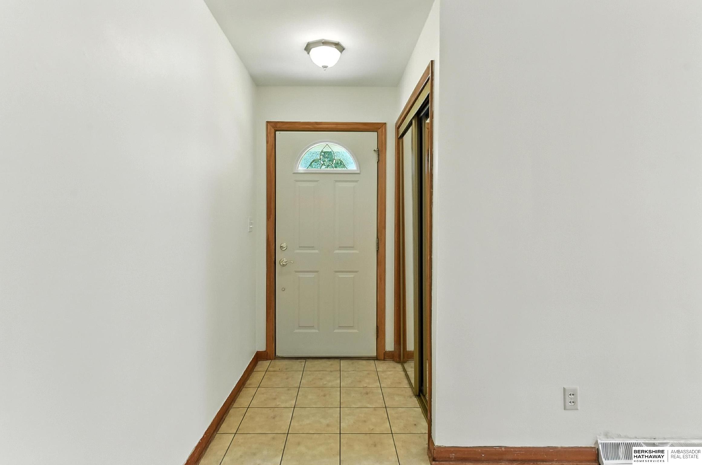 Omaha, Nebraska 68105, United States, 4 Bedrooms Bedrooms, ,3 BathroomsBathrooms,Residential,Active,229372