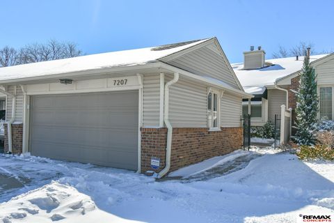 Photo of 7207 Grand Oaks Drive, Lincoln, NE 68516 (MLS # 22607663)