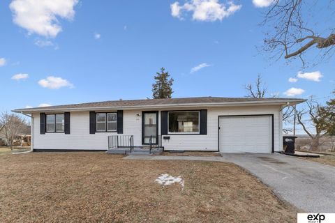 Photo of 3713 N 34 Avenue, Omaha, NE 68111 (MLS # 22535355)