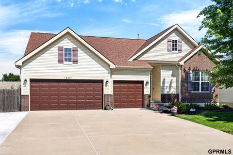 Photo of 10817 S 111 Street, Papillion, NE 68046 (MLS # 22620795)