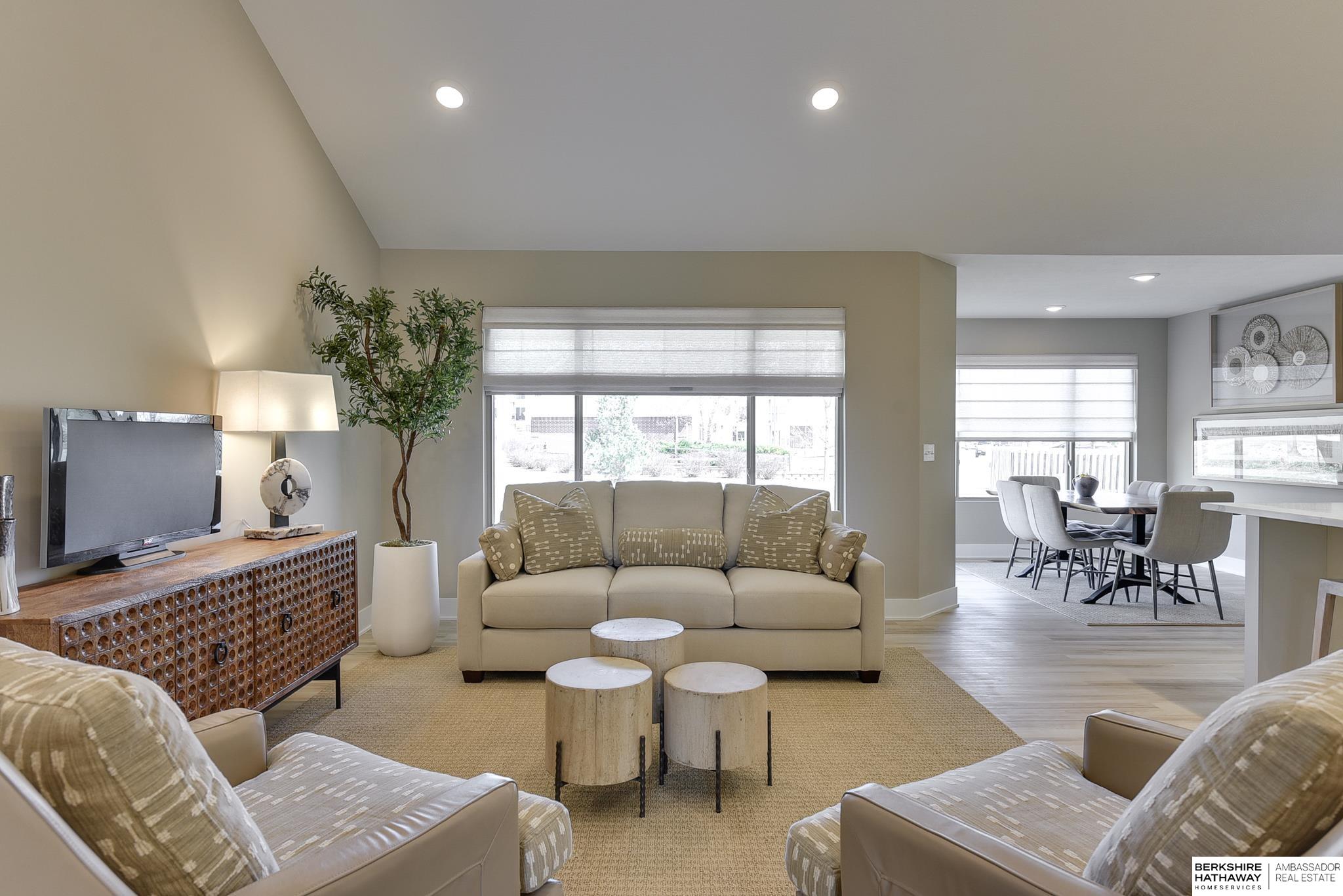 Elkhorn, Nebraska 68022, United States, 2 Bedrooms Bedrooms, ,2 BathroomsBathrooms,Residential,Pending,185498