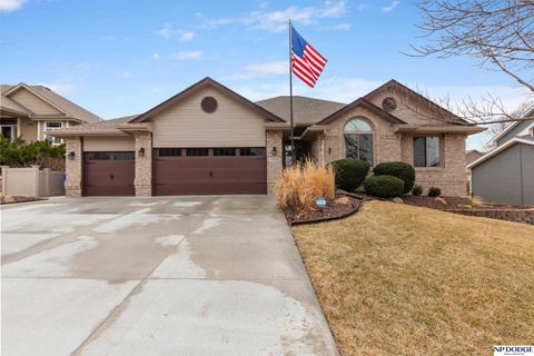 Photo of 17209 Parker Street, Omaha, NE 68118 (MLS # 22605868)