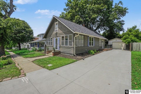 Photo of 4818 Poppleton Avenue, Omaha, NE 68106 (MLS # 22614568)
