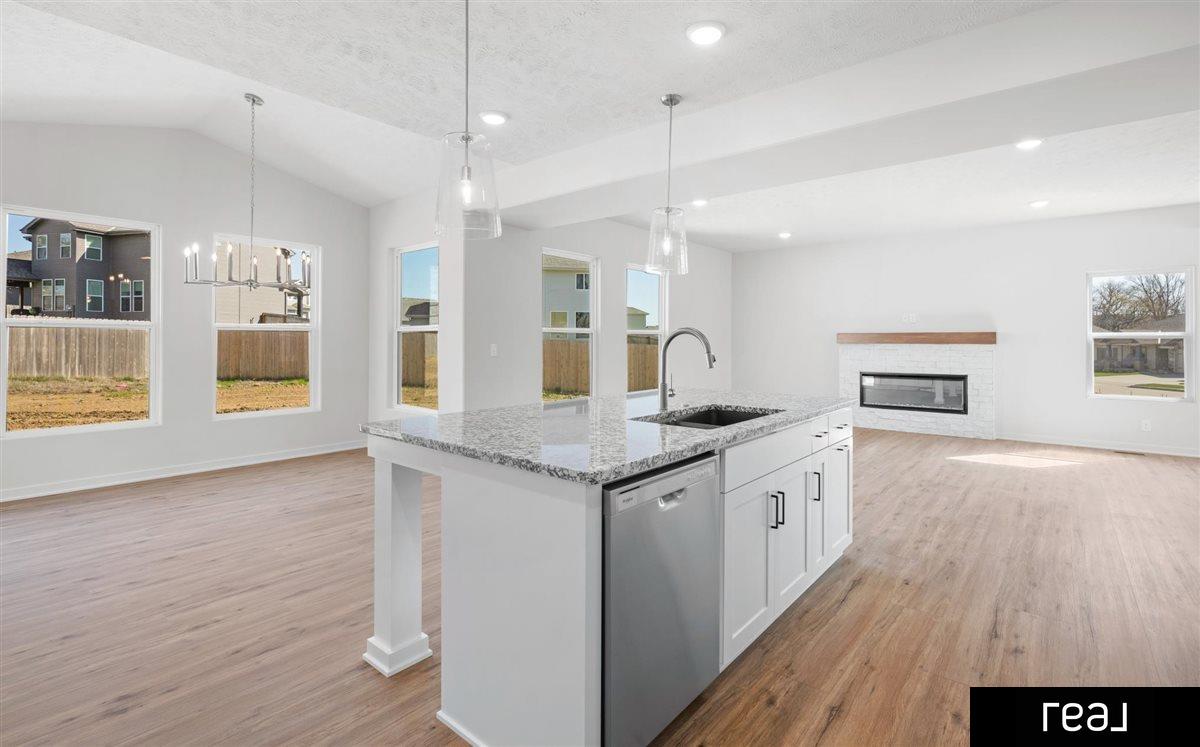 Papillion, Nebraska 68133, United States, 4 Bedrooms Bedrooms, ,3 BathroomsBathrooms,Residential,Active,21020