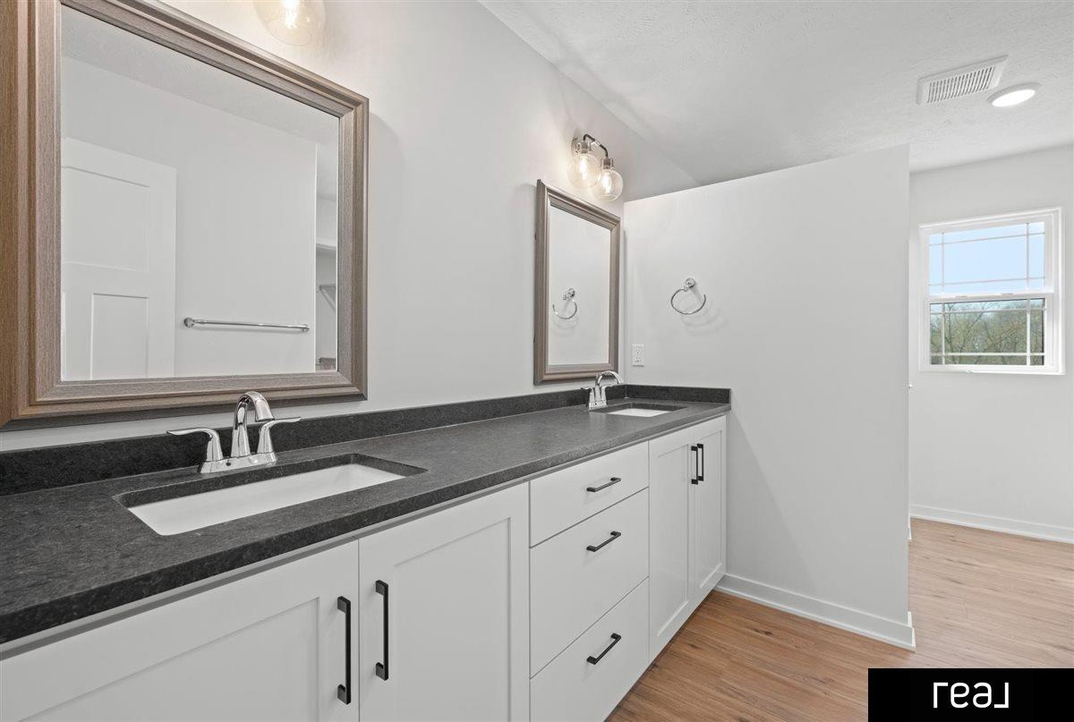 Papillion, Nebraska 68133, United States, 4 Bedrooms Bedrooms, ,3 BathroomsBathrooms,Residential,Active,21020