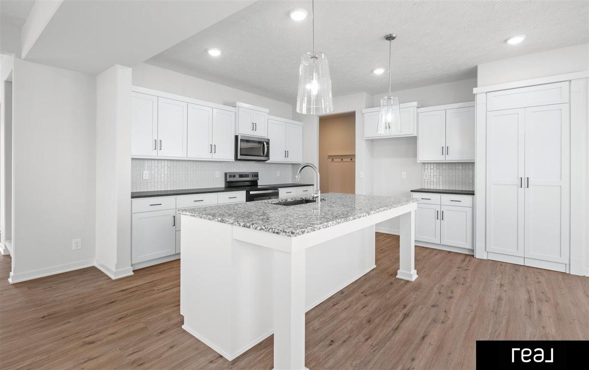 Papillion, Nebraska 68133, United States, 4 Bedrooms Bedrooms, ,3 BathroomsBathrooms,Residential,Active,21020