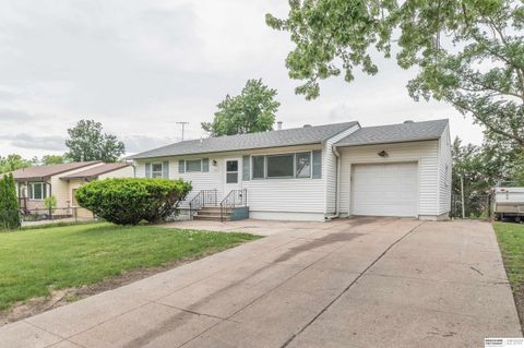 Photo of 7602 S 35th Street, Bellevue, NE 68147 (MLS # 22615445)