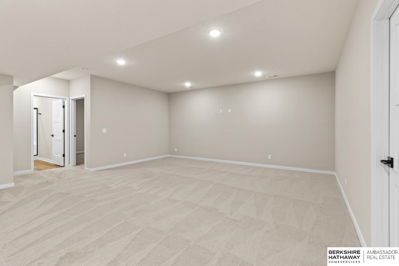 Blair, Nebraska 68008, United States, 4 Bedrooms Bedrooms, ,3 BathroomsBathrooms,Residential,Active,221884