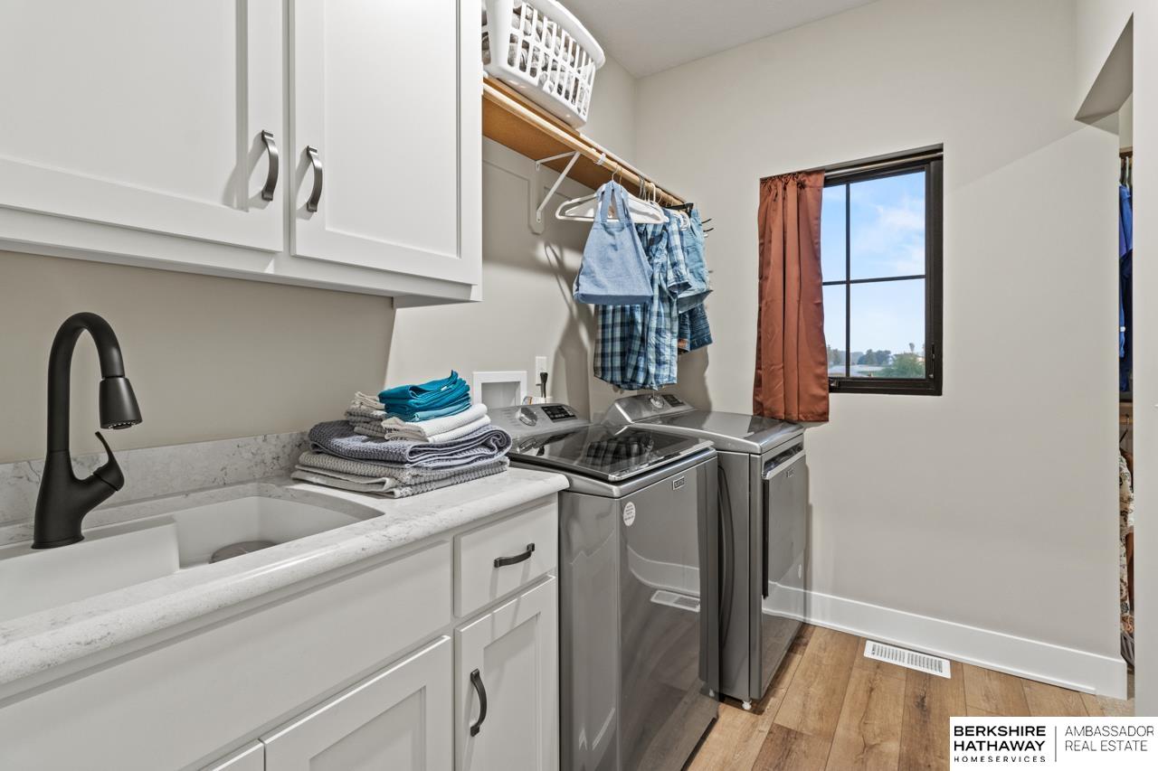 Blair, Nebraska 68008, United States, 4 Bedrooms Bedrooms, ,3 BathroomsBathrooms,Residential,Active,221884