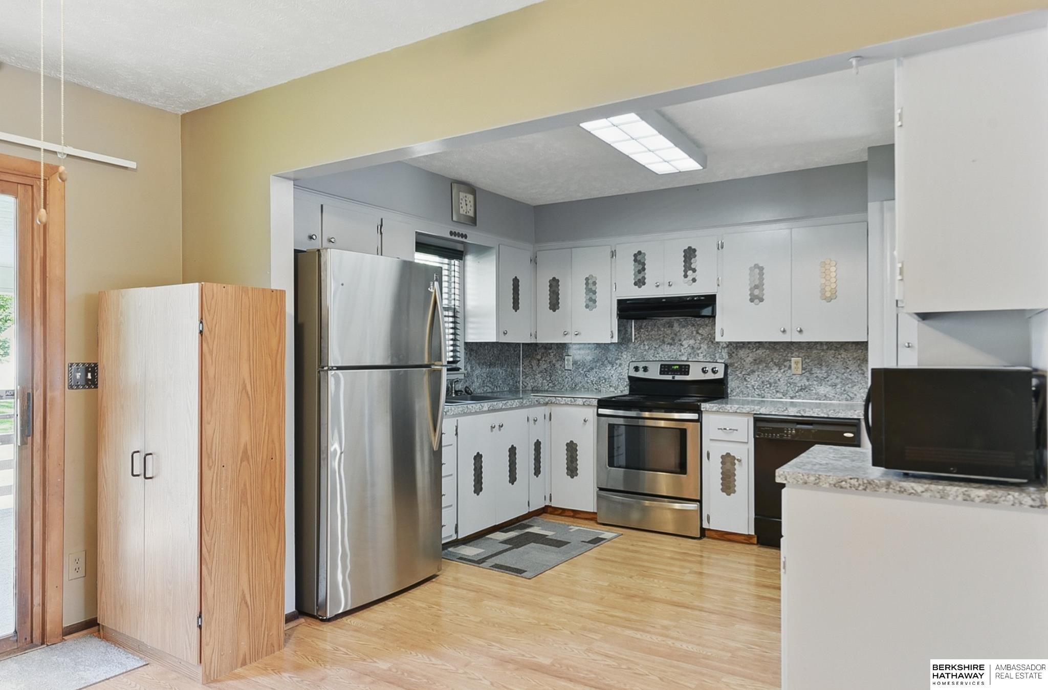 Omaha, Nebraska 68154, United States, 3 Bedrooms Bedrooms, ,2 BathroomsBathrooms,Residential,Pending,136923