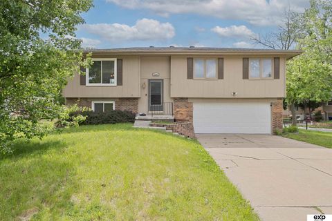 Photo of 8304 S 49th Avenue, Omaha, NE 68157 (MLS # 22614028)
