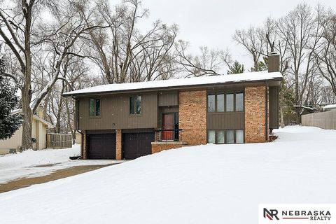 Photo of 7912 Arlington Drive, Omaha, NE 68134 (MLS # 22534083)
