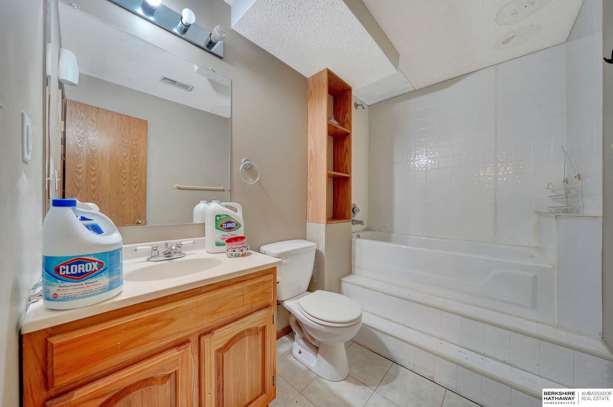 Lincoln, Nebraska 68512, United States, 3 Bedrooms Bedrooms, ,2 BathroomsBathrooms,Residential,Active,224615