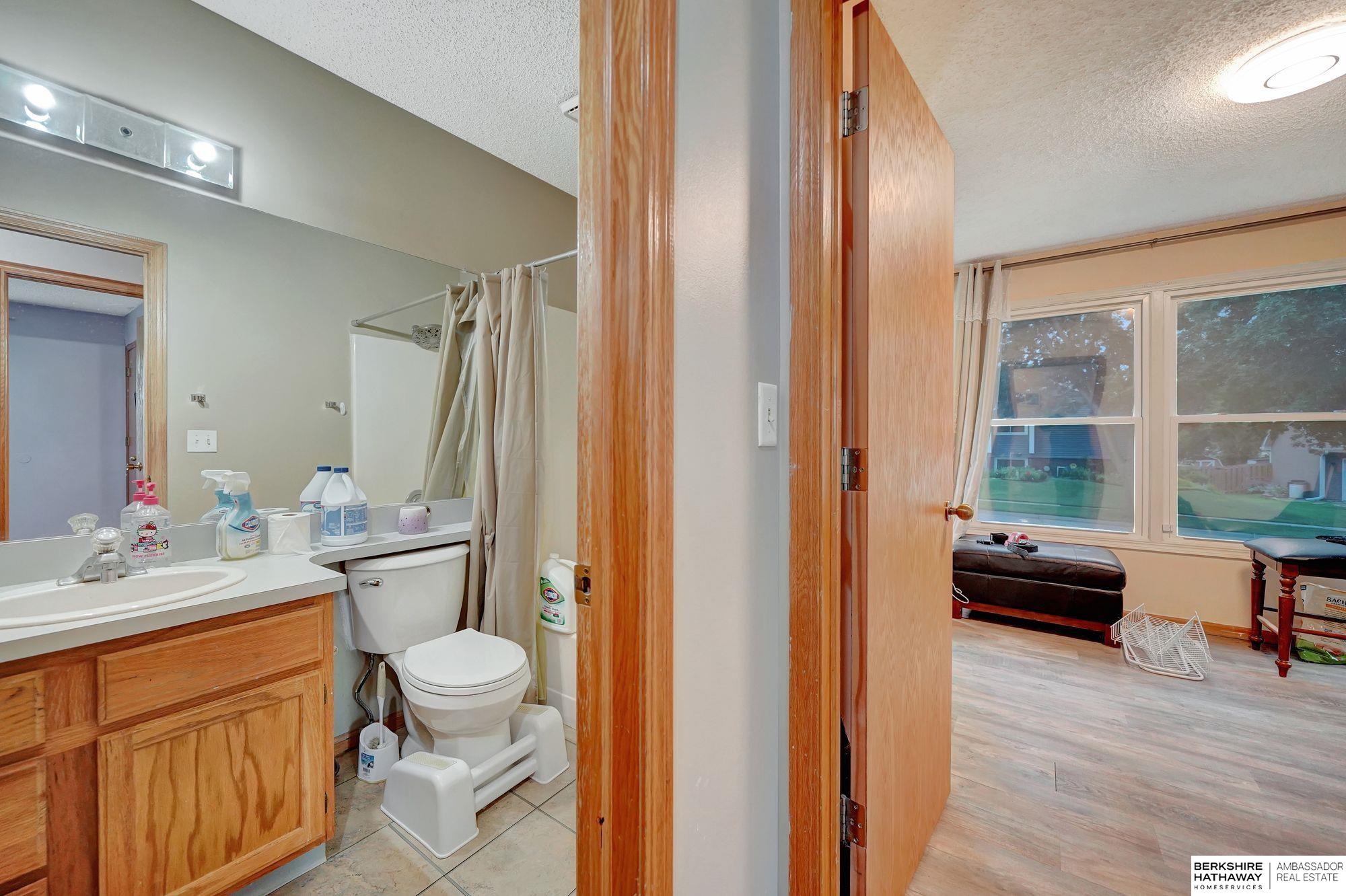 Lincoln, Nebraska 68512, United States, 3 Bedrooms Bedrooms, ,2 BathroomsBathrooms,Residential,Active,224615