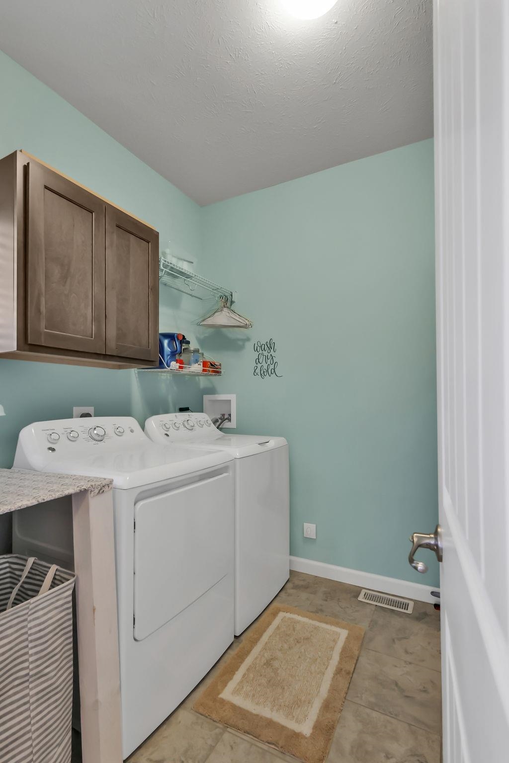 Bellevue, Nebraska 68123, United States, 4 Bedrooms Bedrooms, ,3 BathroomsBathrooms,Residential,Active,146965