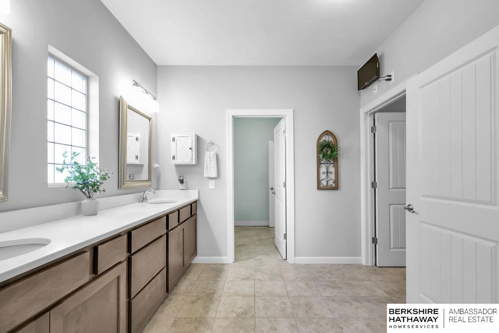 Bellevue, Nebraska 68123, United States, 4 Bedrooms Bedrooms, ,3 BathroomsBathrooms,Residential,Active,146965