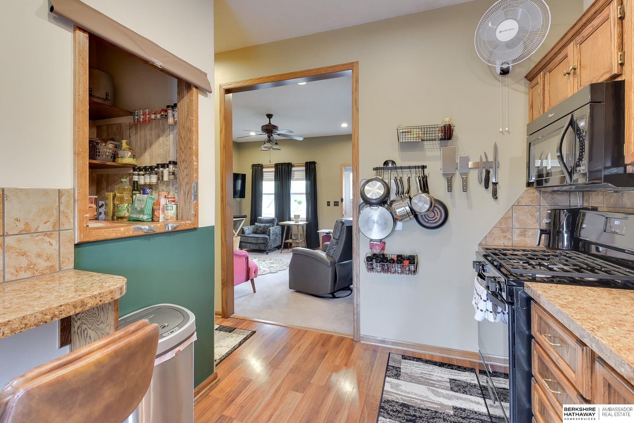 Omaha, Nebraska 68105, United States, 1 Bedroom Bedrooms, ,1 BathroomBathrooms,Residential,Pending,122050