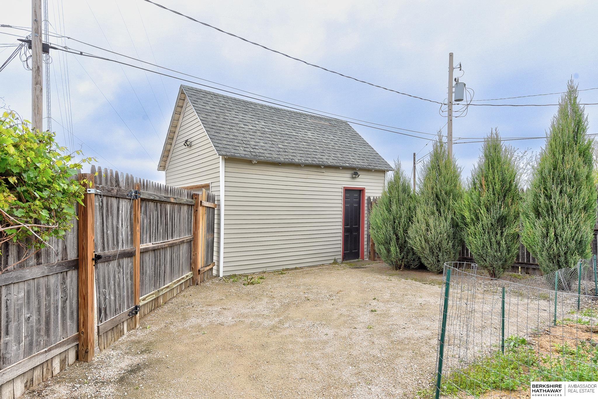 Omaha, Nebraska 68105, United States, 1 Bedroom Bedrooms, ,1 BathroomBathrooms,Residential,Pending,122050