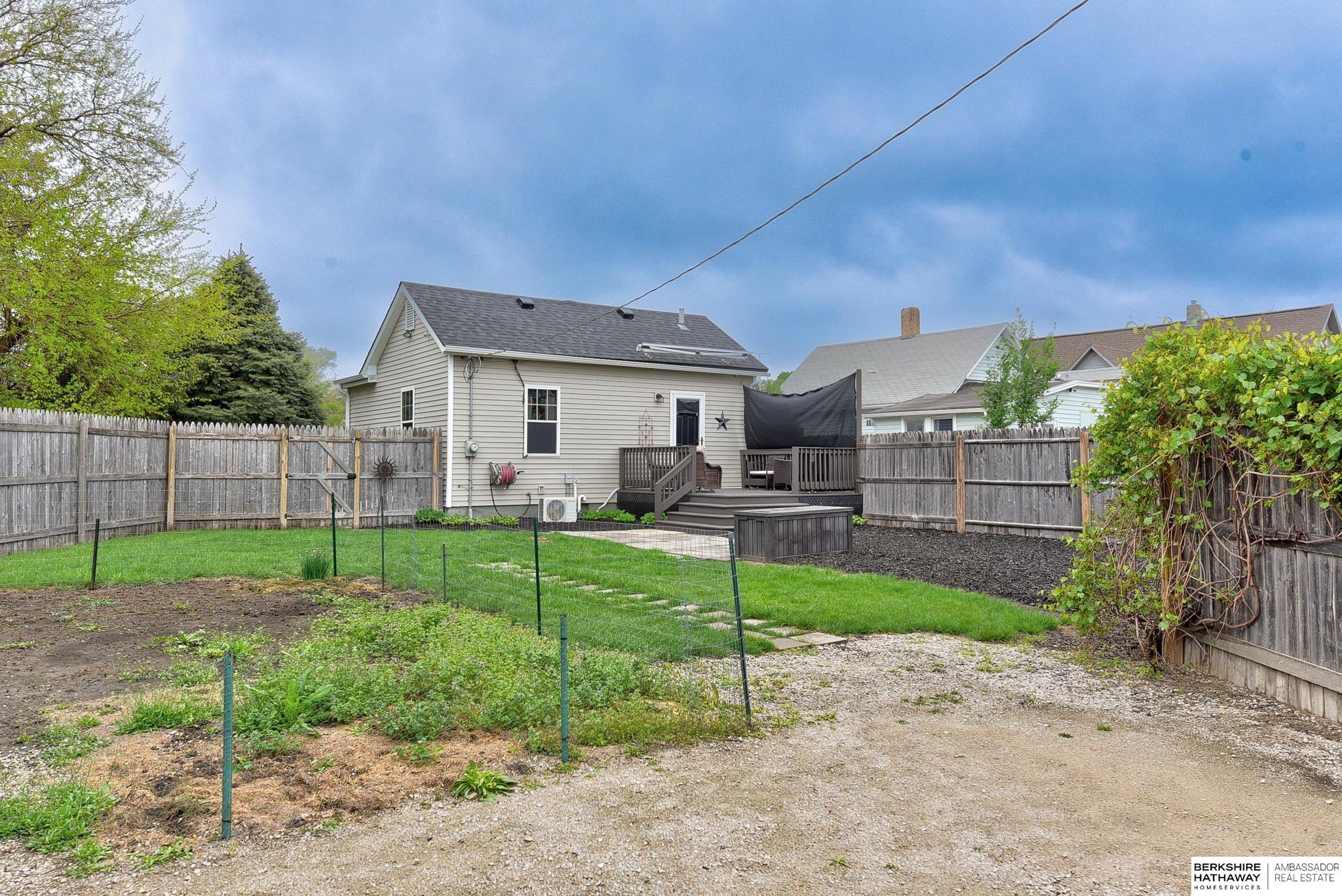 Omaha, Nebraska 68105, United States, 1 Bedroom Bedrooms, ,1 BathroomBathrooms,Residential,Pending,122050