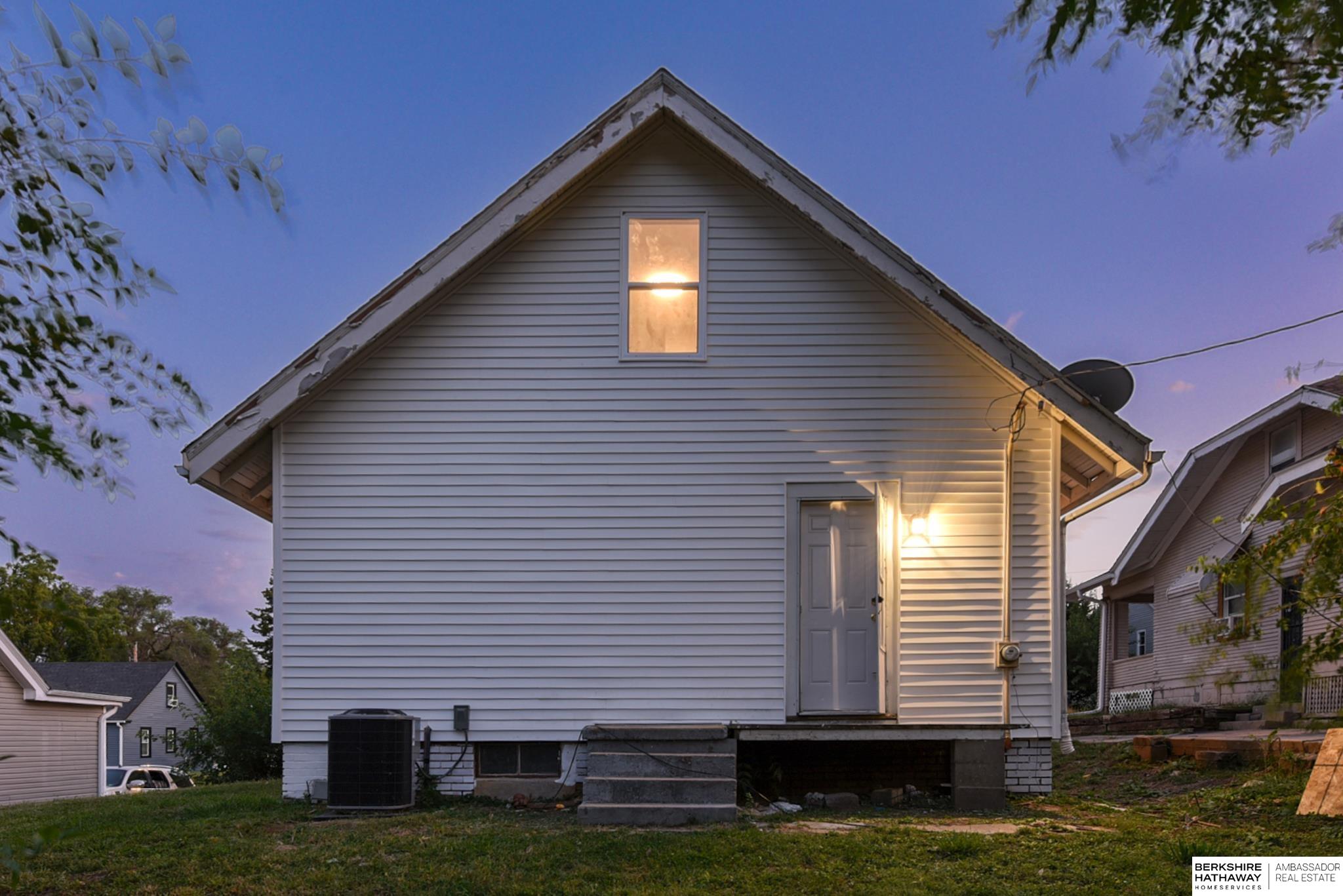 Omaha, Nebraska 68111, United States, 4 Bedrooms Bedrooms, ,1 BathroomBathrooms,Residential,Pending,119789