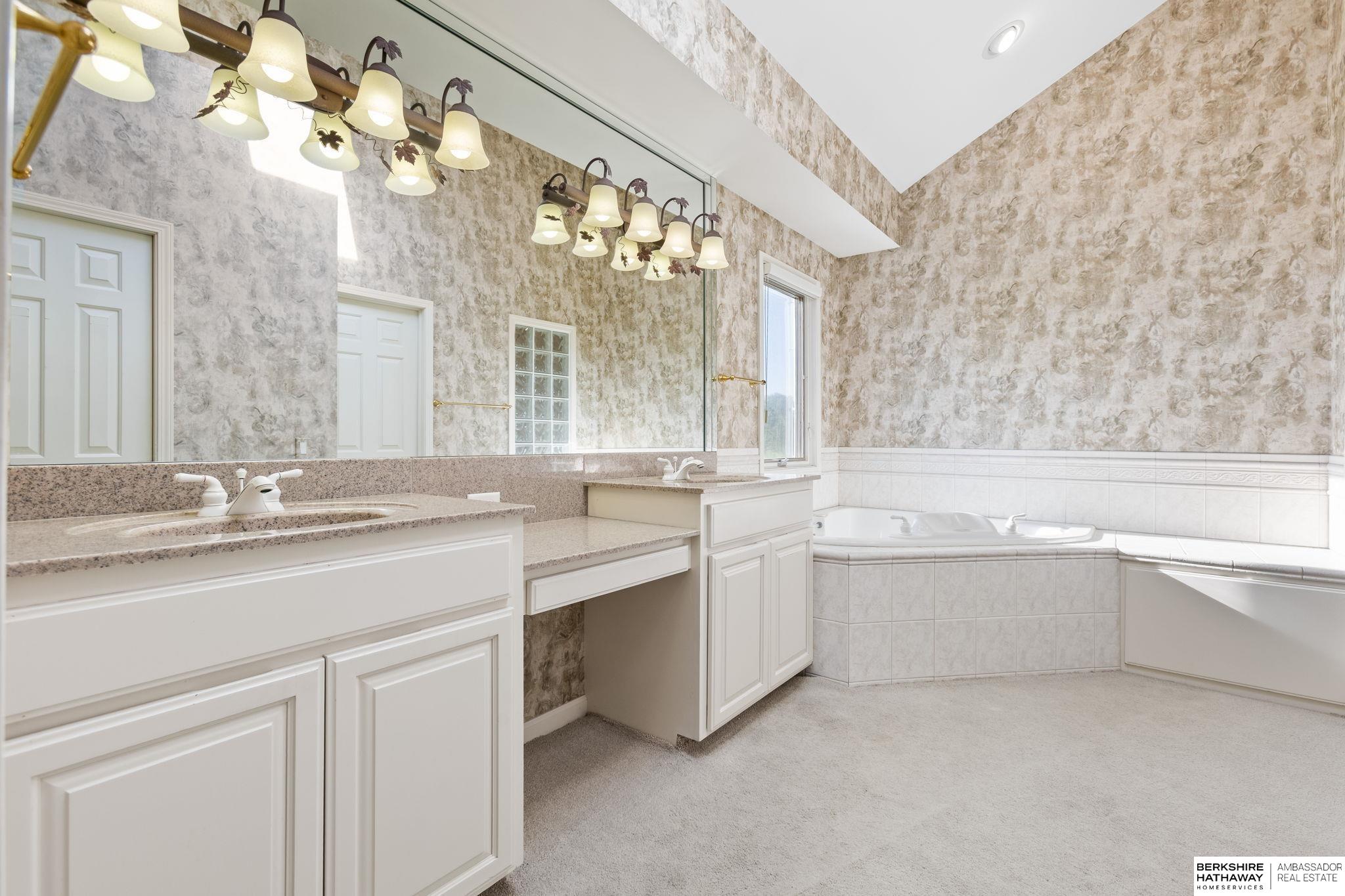 Omaha, Nebraska 68136, United States, 3 Bedrooms Bedrooms, ,3 BathroomsBathrooms,Residential,Active,219347