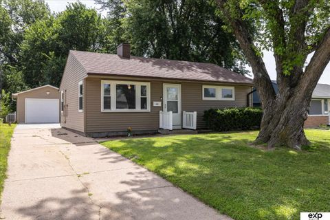 Photo of 3103 S 38th Avenue, Omaha, NE 68105 (MLS # 22617057)